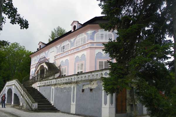 Das Lustschloss Bellarie im Schlosspark 