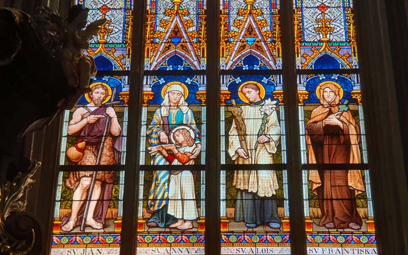 Ein Detail der Fenster in der Sperling Kapelle