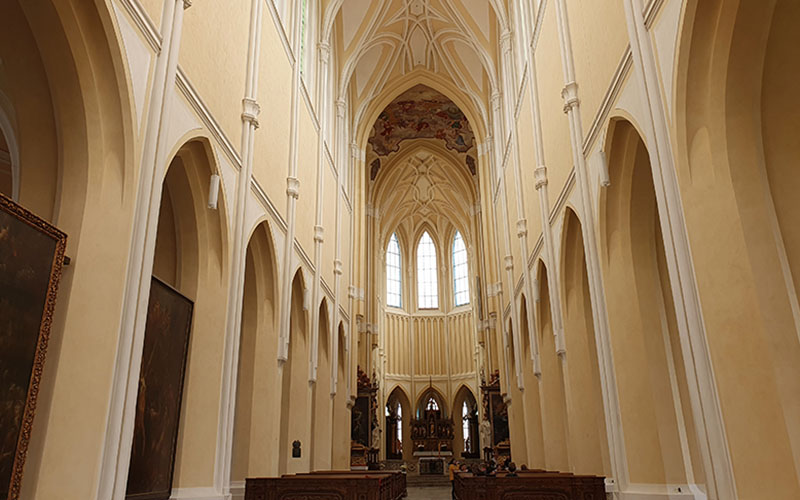 Das Hauptschiff der Kathedrale Mariä Himmelfahrt in Sedlec