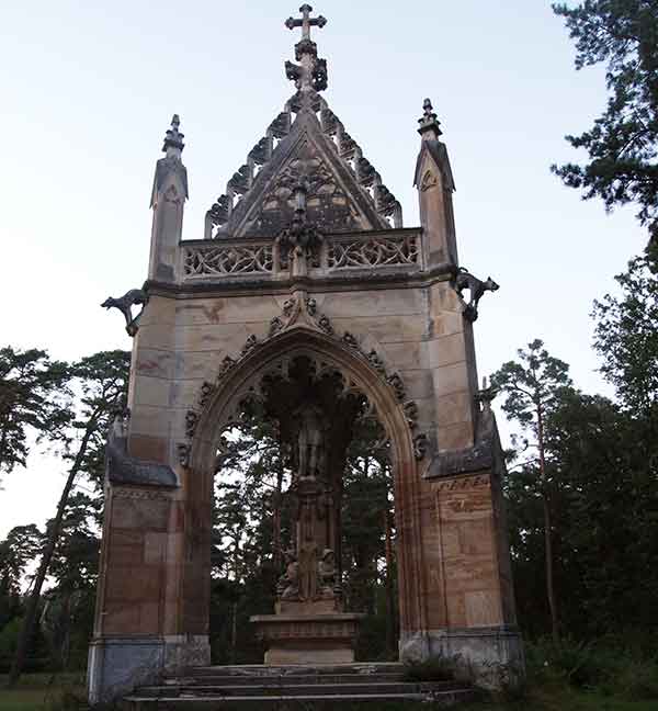 Die Hubertuskapelle im Park von Lednice 