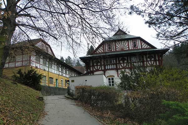Villa Chalupka und Kurhaus Myslivna 