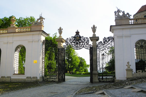 Der Eingang zum Schloss in Mikulov 