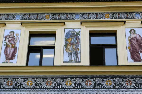 Die wunderschöne Hausfassade am Haus Zum Schwarzen Adler