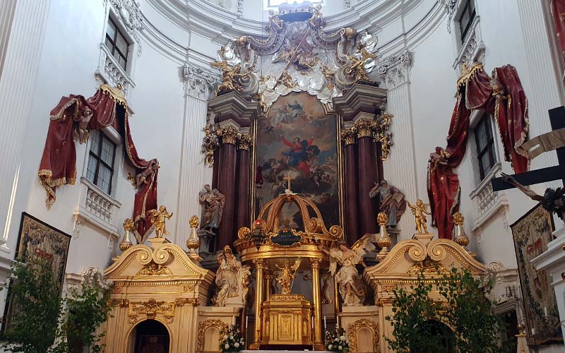 Im Inneren der Kirche