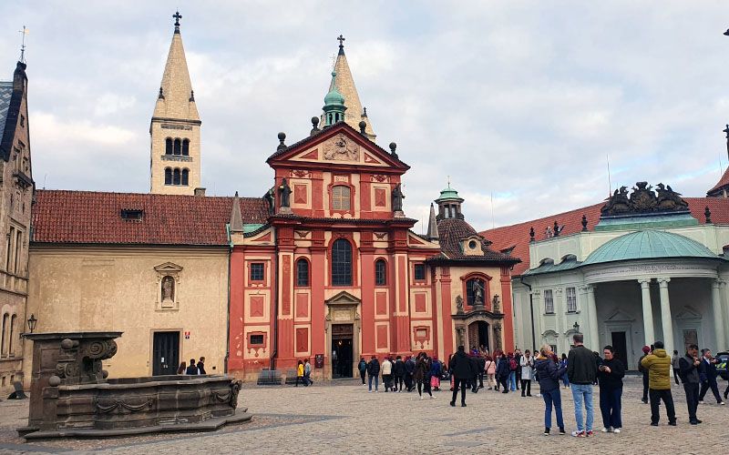 Blick zur St. Georg Basilika