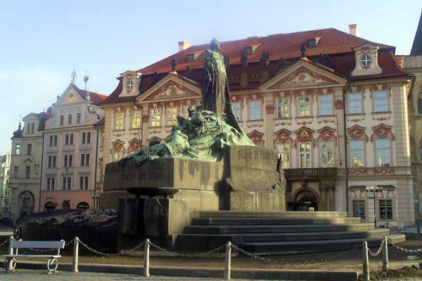 Das Jan Hus-Denkmal am Altstätter Ring