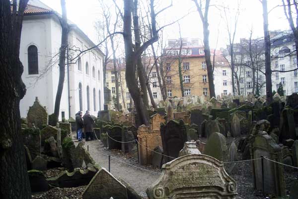 Die Klausensynagoge auf dem jüdischen Friedhof