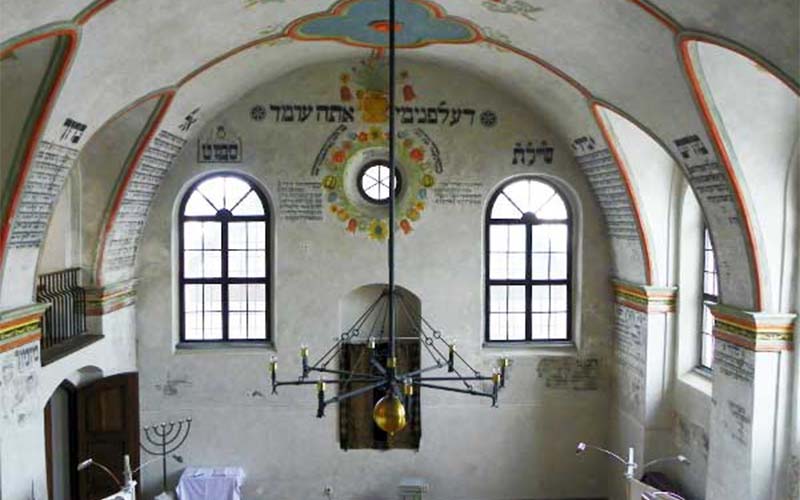 Blick in den Innenraum der hinteren Synagoge in Třebič