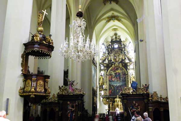 Im Inneren der Klosterkirche 