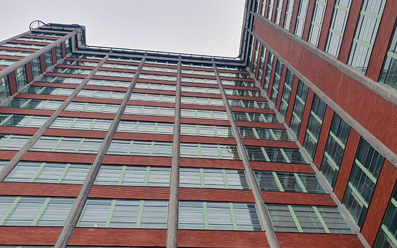 Blick zum Wolkenkratzer hinauf