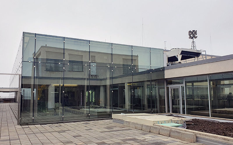 Blick zum Café auf der Aussichtsterrasse