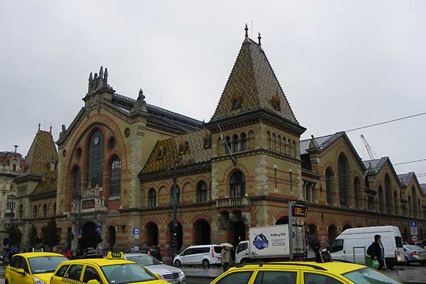 Die alte Markthalle in Budapest