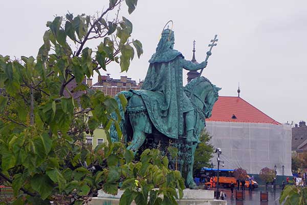 Der Heilige Stefan vor der Matthiaskirche