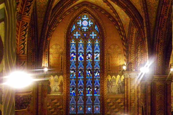 Glasfenster der Matthiaskirche