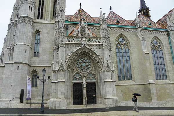 Blick zur Matthiaskirche