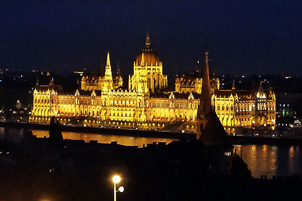 Das Parlament bei Nacht