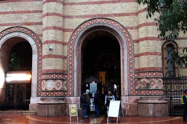 Eingang zur Großen Synagoge