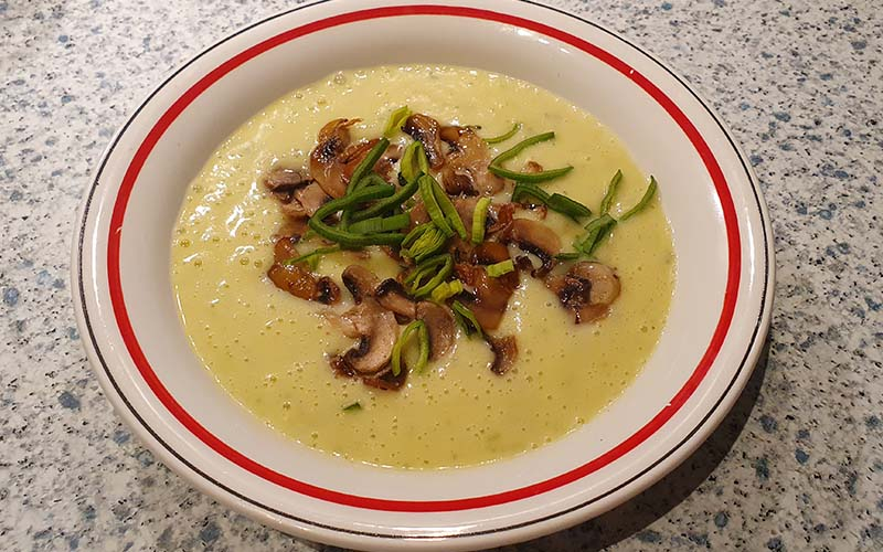 Erdäpfel-Lauch-Suppe mit Champignons