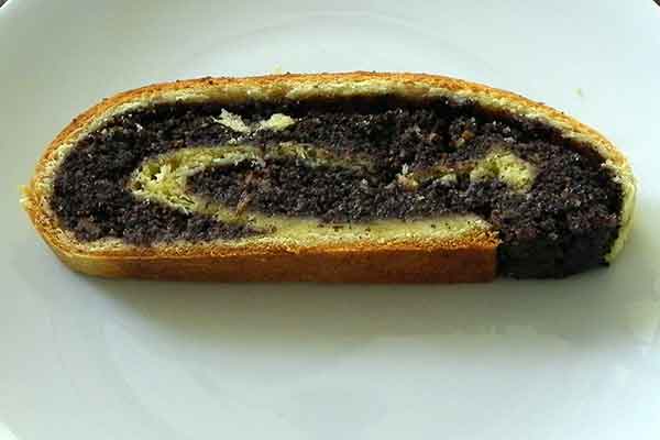 Mohnstrudel mit kaltem Germteig