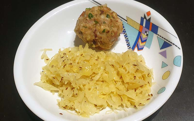 Zwiebelkraut mit Speckknödel und Röstzwiebel