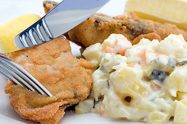 Gebackener Karpfen mit Kartoffelsalat