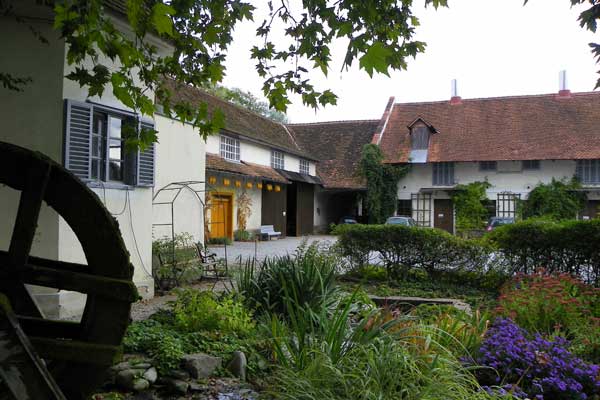 Im Hof der Berghofer Mühle