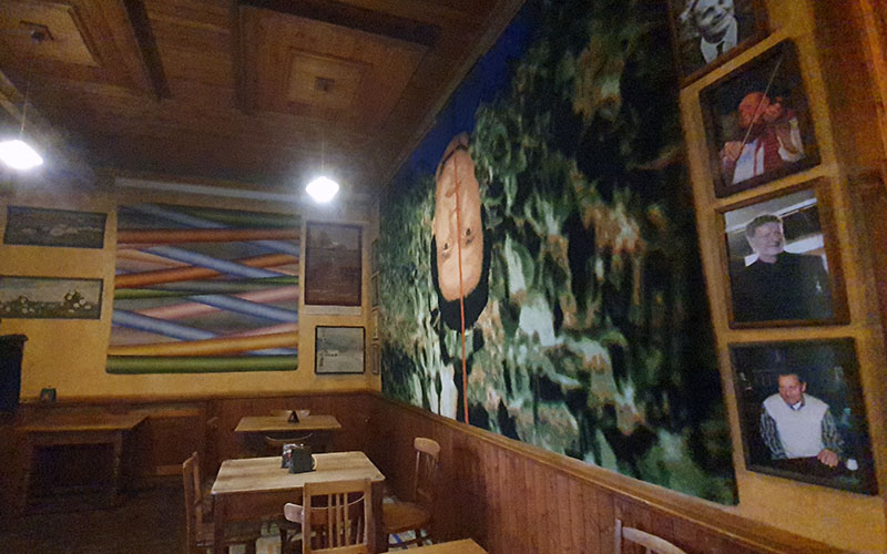 Blick ins Museum und zum Café