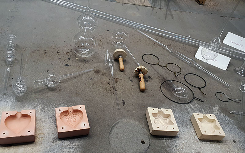 Verschiedene Formen können benutzt werden oder legen die Größe der Kugeln fest