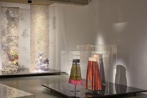 Ausstellungsansicht Falten, © MAK, Georg Mayer