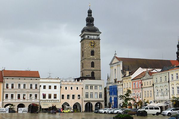 Blick auf den Hauptplatz von Budweis mit dem Schwarzen Turm