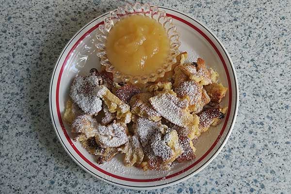 Kaiserschmarren mit Apfelmus