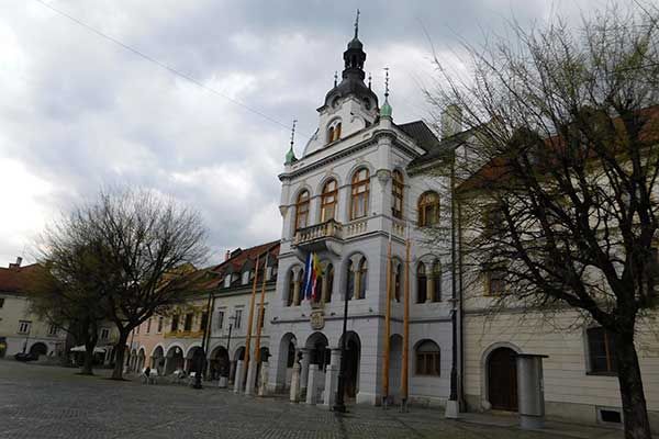 Das Rathaus von Novo Mesto