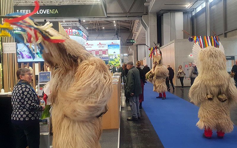 Die Kurenti auf der Wiener Ferien Messe
