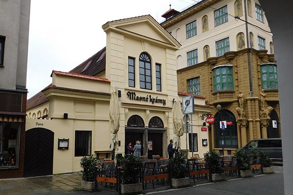 Die ehemaligen Fleischbänke beherbergen heute ein Restaurant in Budweis