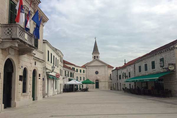 Der Hauptplatz von Opuzen