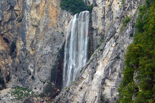 Eine Sehenswürdigkeit: Der Boka-Wasserfall bei Bovec