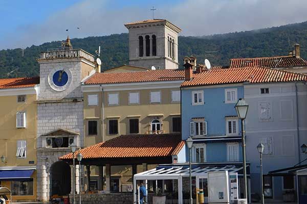 Der Uhrturm und die Loggia in Cres