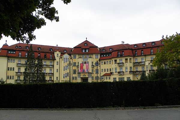 Kuren und Urlauben in Jugendstil-Atmosphäre