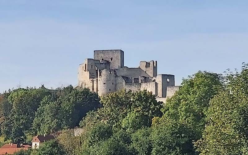 Blick auf die Burg Rabí